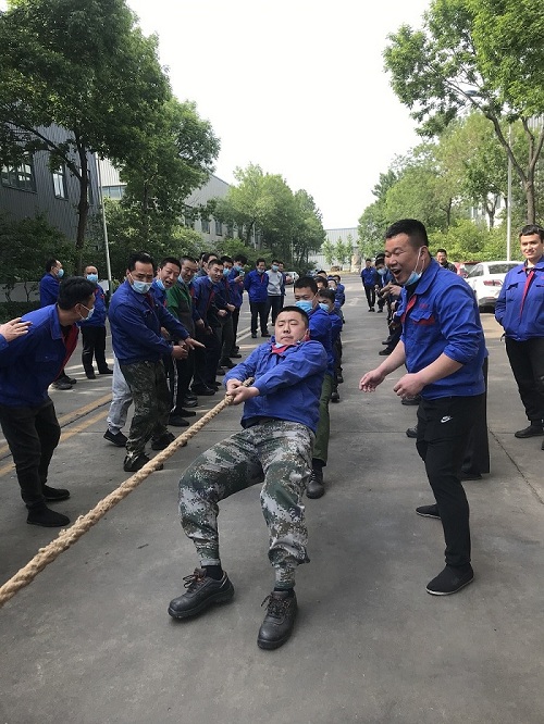乐动在线中国官方网站组织开展“喜迎二十大、建功新时代”职工拔河比赛活动